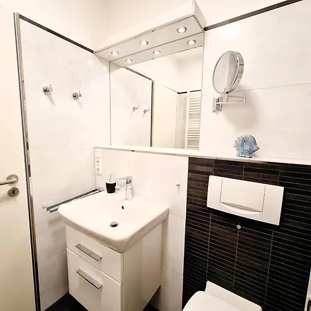 B6 Apartment *